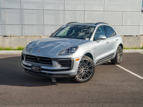 Certified 2026 Porsche Macan AWD/4WD image 1