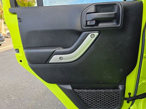 Used 2017 Jeep Wrangler Unlimited Rubicon w/ Max Tow Package image 17