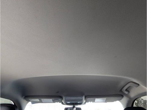 Used 2021 Ford Explorer Limited image 36