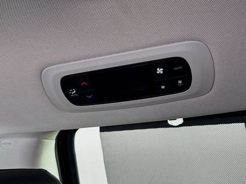 Used 2024 Chrysler Pacifica Touring-L FWD image 24
