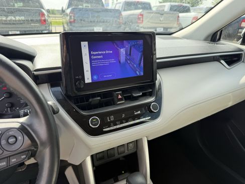 Used 2024 Toyota Corolla Cross LE FWD image 20