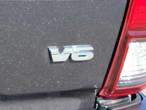 Used 2018 Toyota Tacoma TRD Off-Road w/ Technology Package image 12