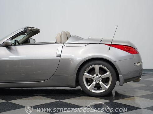 Used 2007 Nissan 350Z Touring RWD image 24