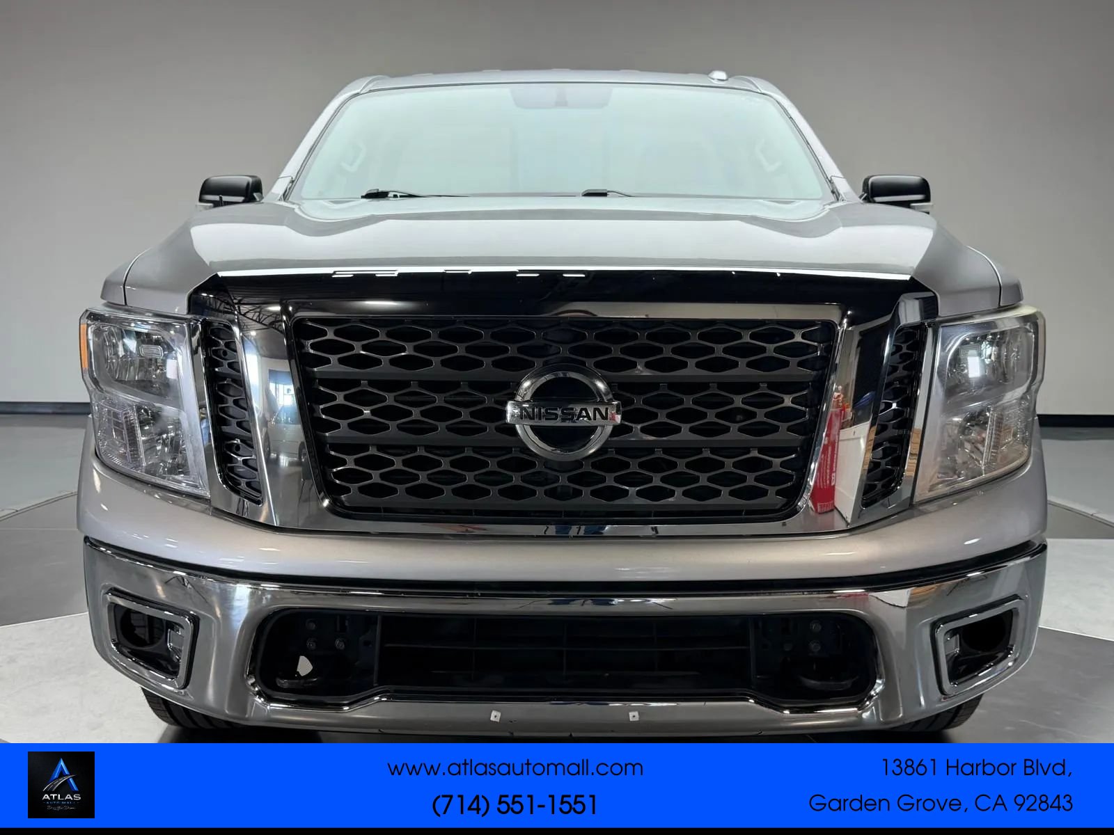 Used 2018 Nissan Titan SV AWD/4WD image 3