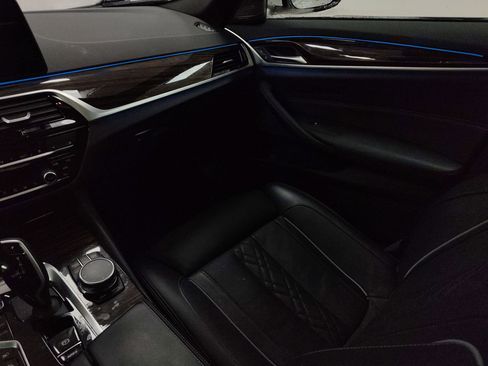 Used 2023 BMW 530e xDrive w/ Premium Package image 22