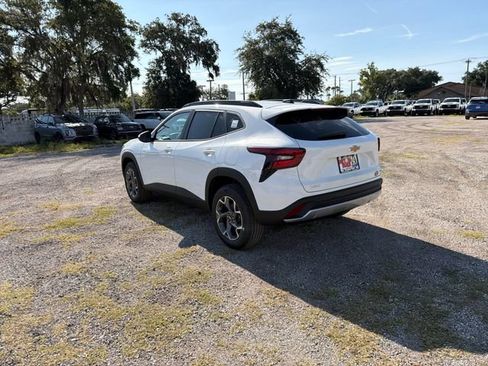 New 2026 Chevrolet Trax LT w/ LT Convenience Package FWD image 7