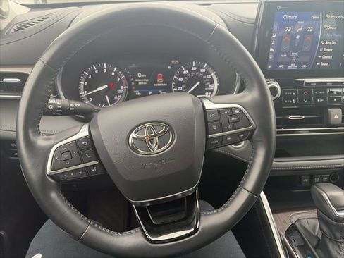 Used 2021 Toyota Highlander Limited AWD/4WD image 19