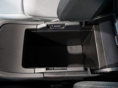 Used 2024 Toyota Venza LE image 32