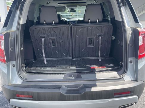 Used 2023 GMC Acadia SLT w/ Technology Package FWD image 5