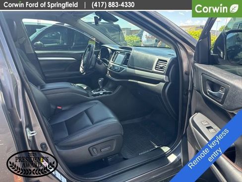 Used 2019 Toyota Highlander XLE AWD/4WD image 6