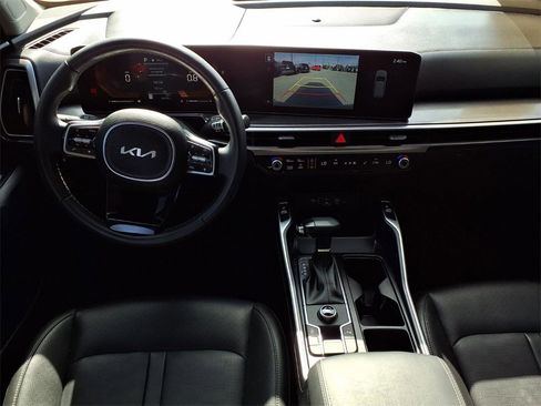 Certified 2025 Kia Sorento S image 12
