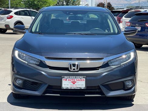 Used 2018 Honda Civic Touring image 2