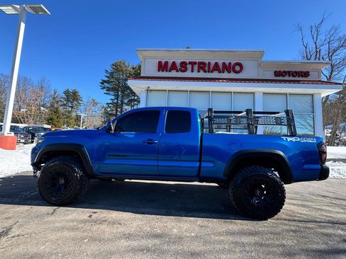 Used 2017 Toyota Tacoma TRD Off-Road w/ Tow Package AWD/4WD image 12