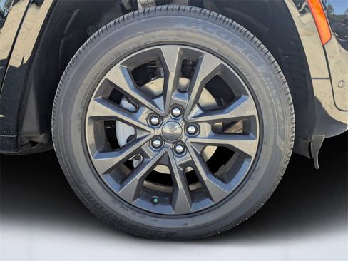 Used 2026 Jeep Grand Cherokee Limited image 11