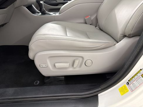 Used 2017 Toyota Highlander XLE FWD image 15