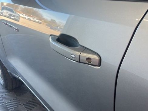 Used 2023 Chevrolet Colorado LT w/ LT Convenience Package III image 2