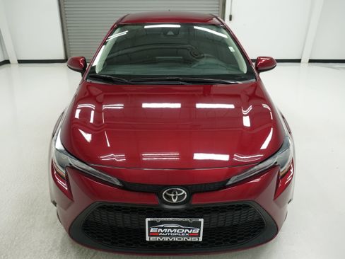 Used 2022 Toyota Corolla LE FWD image 2