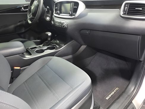 Used 2016 Kia Sorento FWD w/ LX Convenience Package image 17
