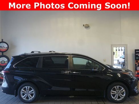 Used 2024 Toyota Sienna Platinum AWD/4WD image 2