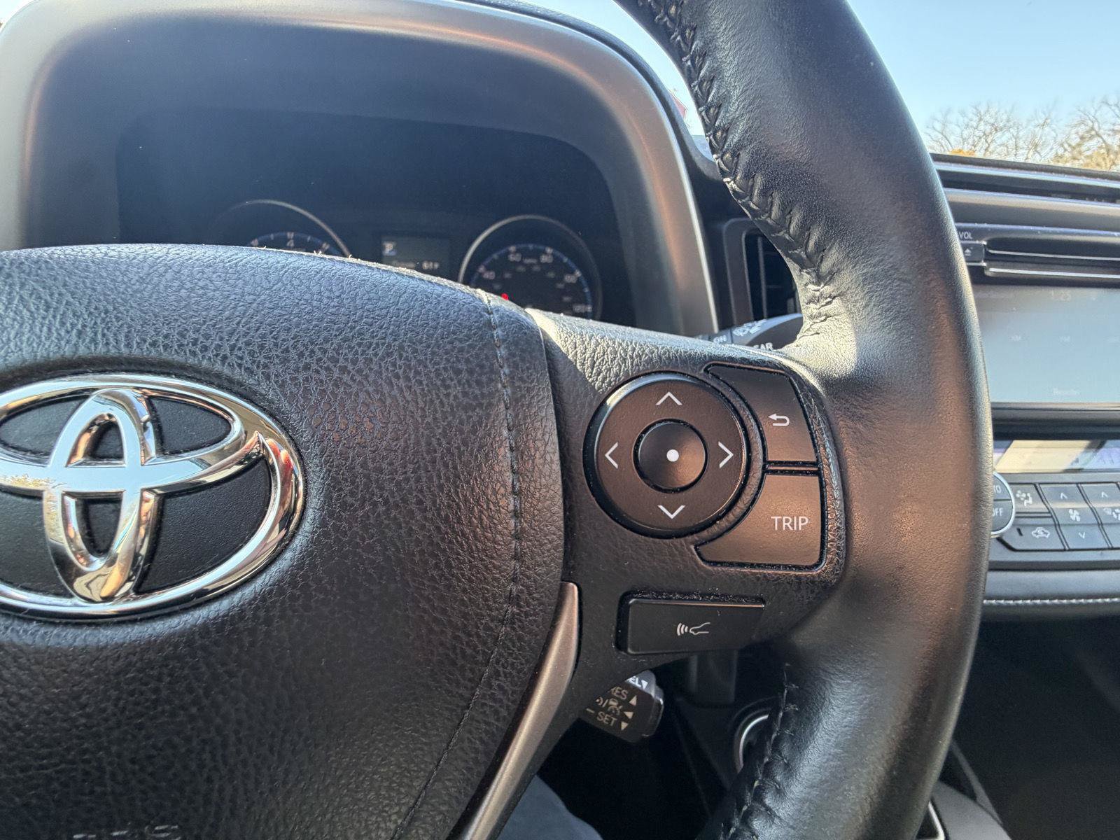 Used 2017 Toyota RAV4 XLE AWD/4WD image 20