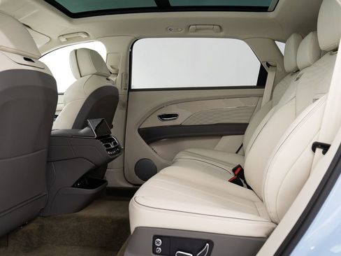 Certified 2023 Bentley Bentayga Extended Wheelbase AWD/4WD image 24
