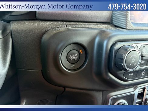 Used 2022 Jeep Gladiator Mojave w/ Cold Weather Group image 18