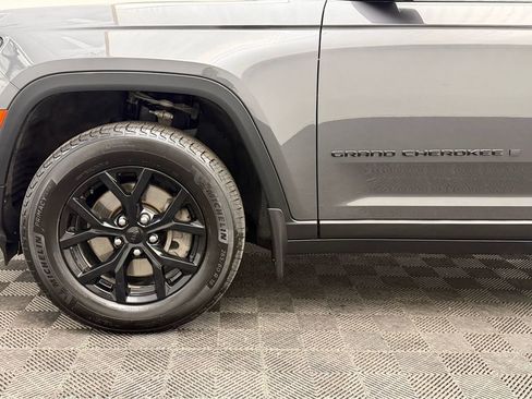 Used 2025 Jeep Grand Cherokee L Altitude image 11