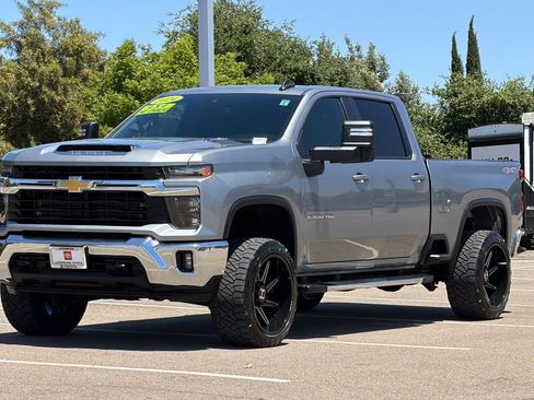 Used 2024 Chevrolet Silverado 2500 LT w/ Convenience Package AWD/4WD image 8