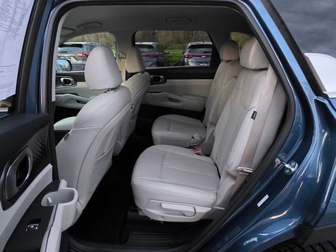 Certified 2025 Kia Sorento EX AWD/4WD image 18