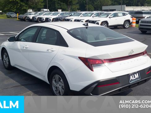 Certified 2026 Hyundai Elantra SE FWD image 9