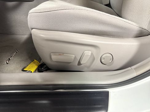 Used 2015 Toyota Camry LE FWD image 18