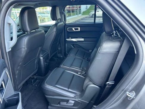 Certified 2023 Ford Explorer XLT w/ Equipment Group 202A AWD/4WD image 4