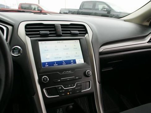 Used 2020 Ford Fusion SE image 20