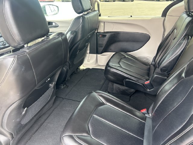 Used 2023 Chrysler Pacifica Touring-L FWD image 30