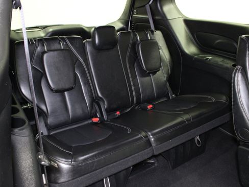 Used 2025 Chrysler Pacifica Select FWD image 17
