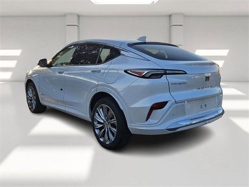 New 2025 Buick Envista Avenir image 3