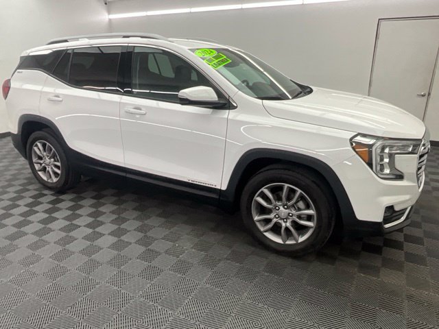 Used 2024 GMC Terrain SLT AWD/4WD image 3