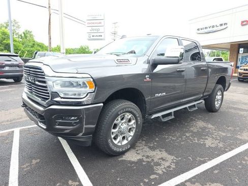 Used 2024 RAM 2500 Laramie AWD/4WD image 2