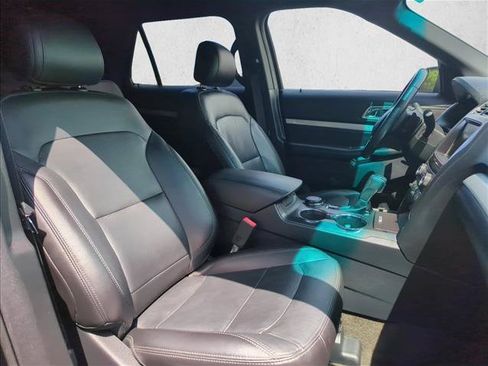 Used 2016 Ford Explorer XLT w/ Equipment Group 202A AWD/4WD image 26
