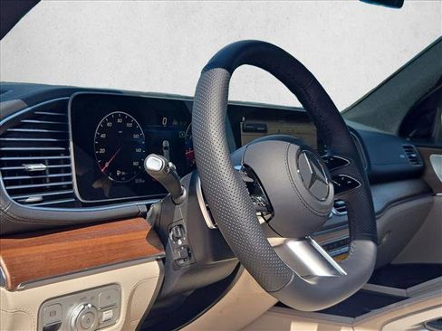 New 2026 Mercedes-Benz GLS 580 4MATIC image 3