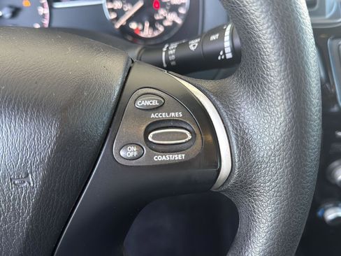 Used 2020 Nissan Pathfinder S image 21