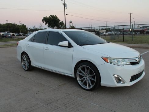 Used 2012 Toyota Camry XLE FWD image 2
