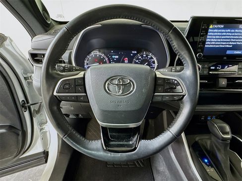 Used 2022 Toyota Highlander XSE image 9