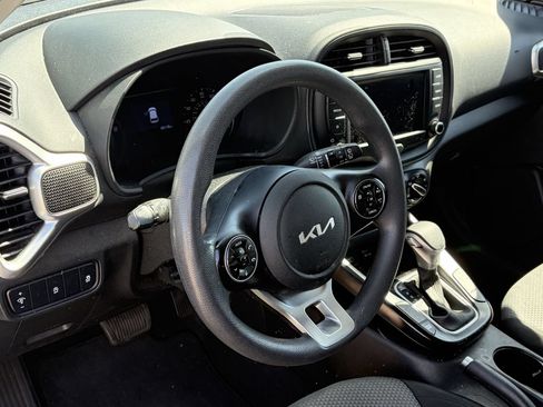 Certified 2022 Kia Soul LX FWD image 7