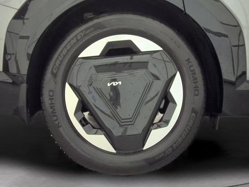 Used 2024 Kia EV9 Land image 11