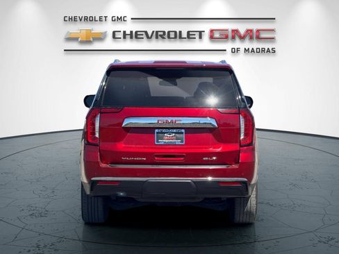Used 2024 GMC Yukon SLT AWD/4WD image 4