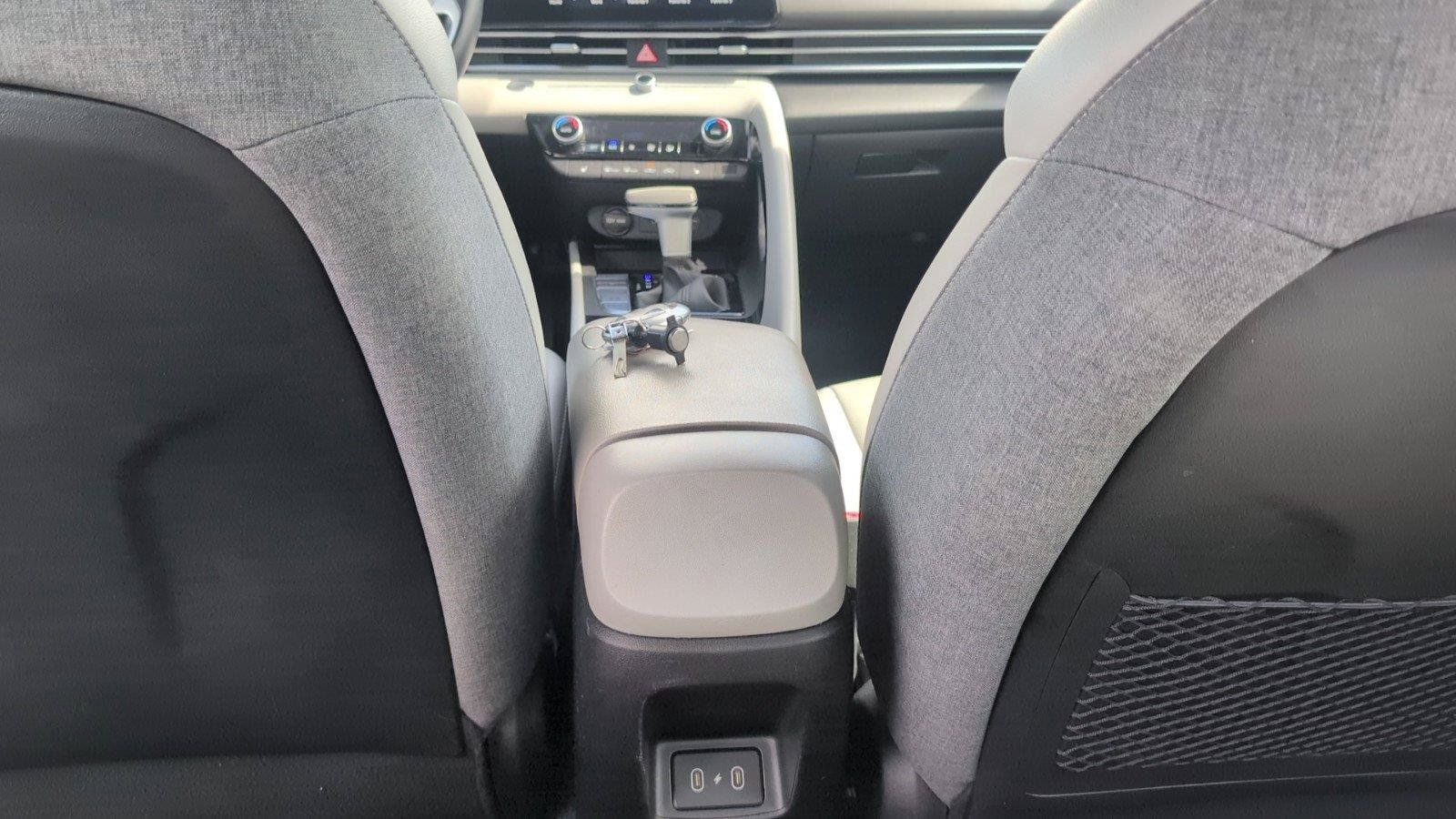 Used 2024 Hyundai Elantra Limited FWD image 35