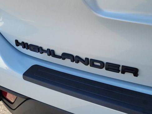 Used 2023 Toyota Highlander XLE FWD image 6