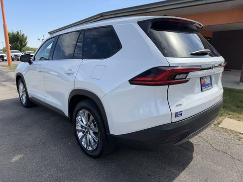 Used 2025 Toyota Grand Highlander AWD image 3