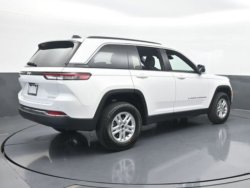 Used 2025 Jeep Grand Cherokee Laredo image 6